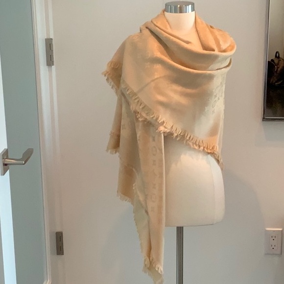 Louis Vuitton Monogram Scarf - Picture 5 of 9